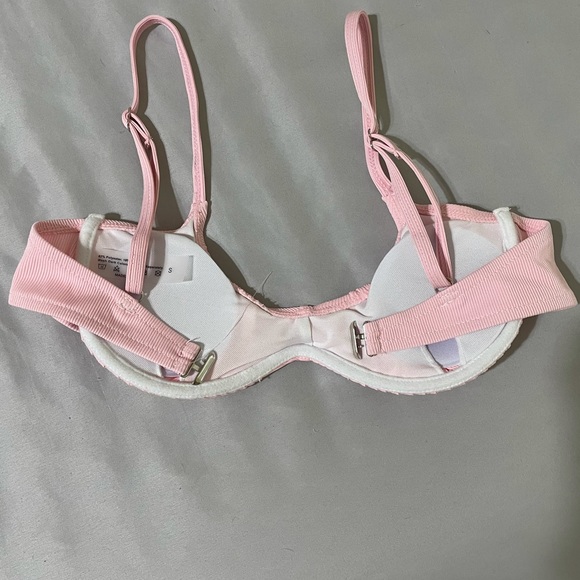 Bikini - Picture 3 of 5